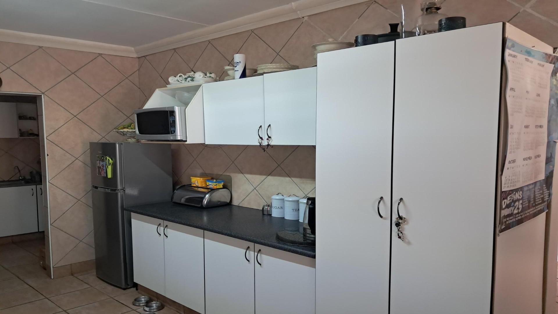 Kitchen of property in Bronkhorstspruit