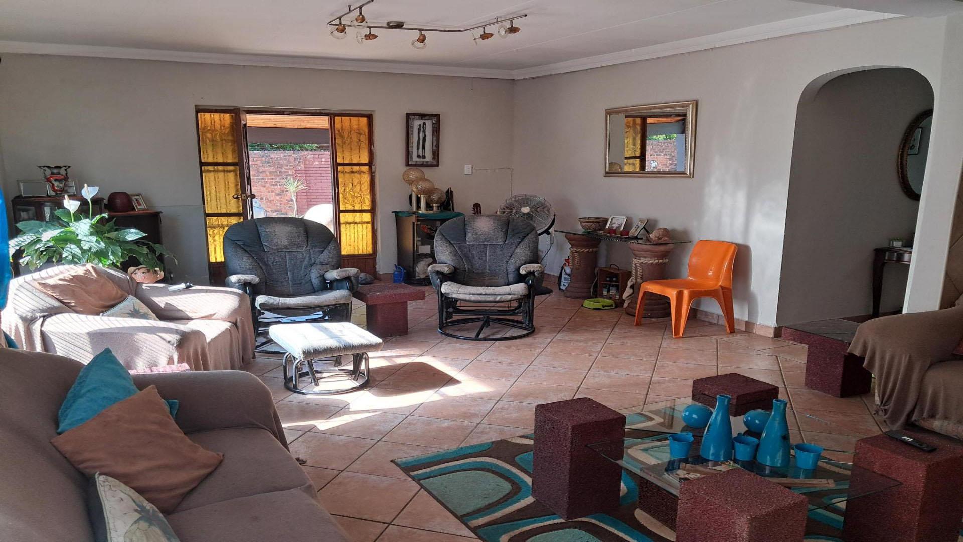 Lounges of property in Bronkhorstspruit