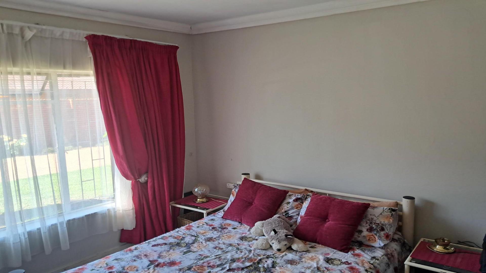 Bed Room 2 of property in Bronkhorstspruit