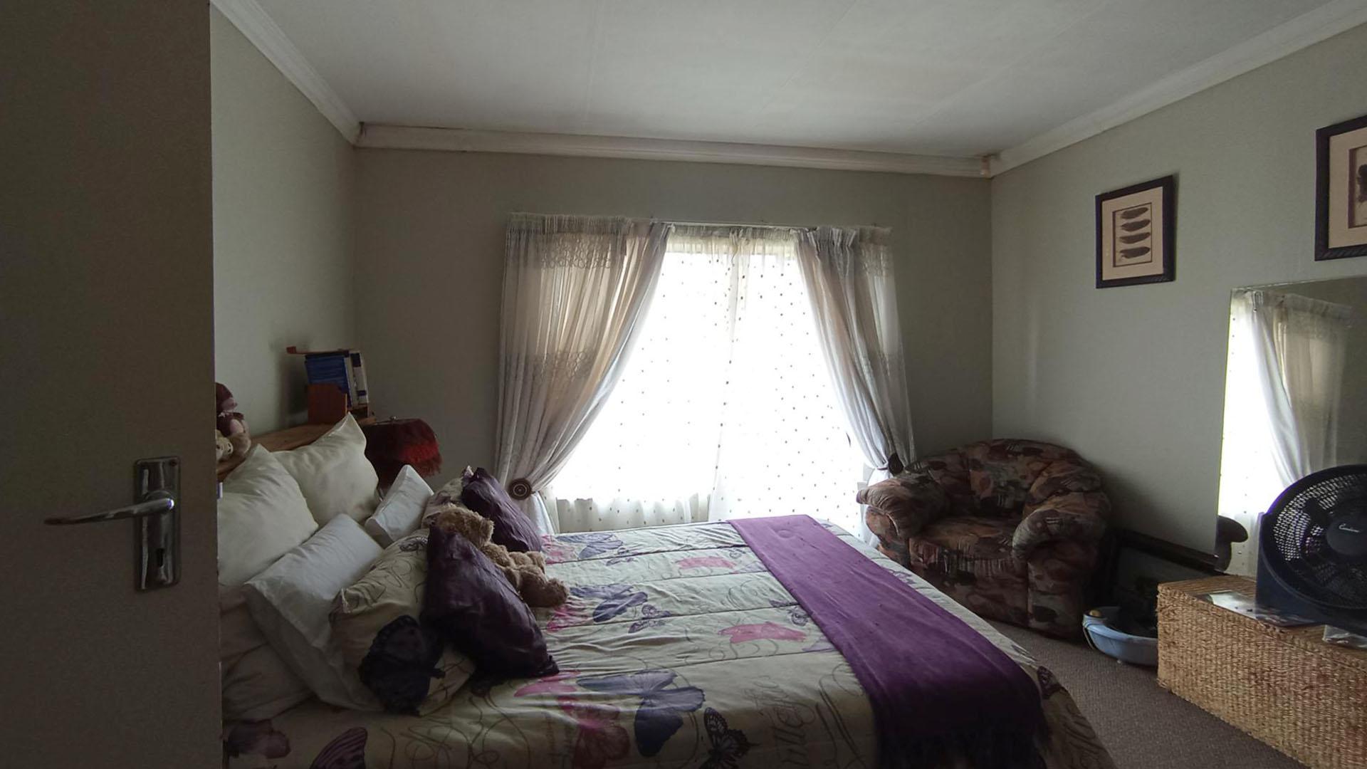 Main Bedroom - 23 square meters of property in Bronkhorstspruit