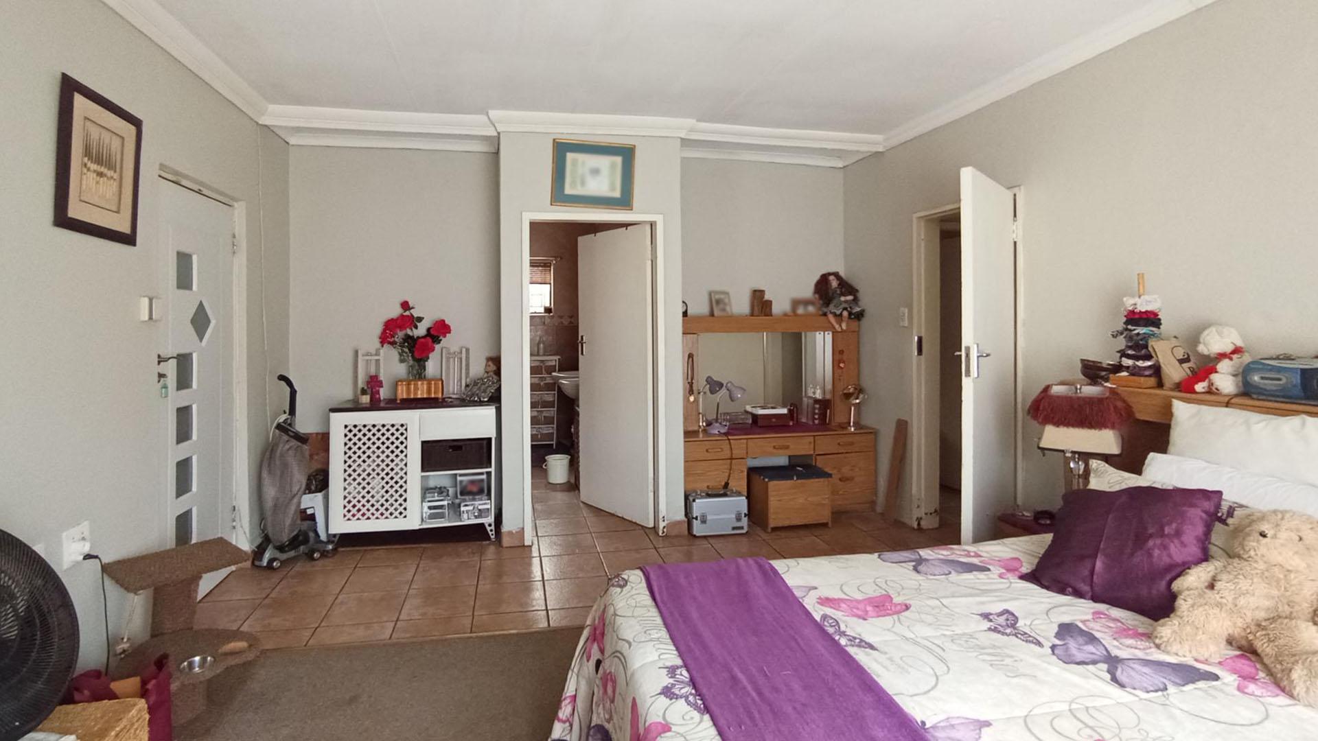 Main Bedroom - 23 square meters of property in Bronkhorstspruit