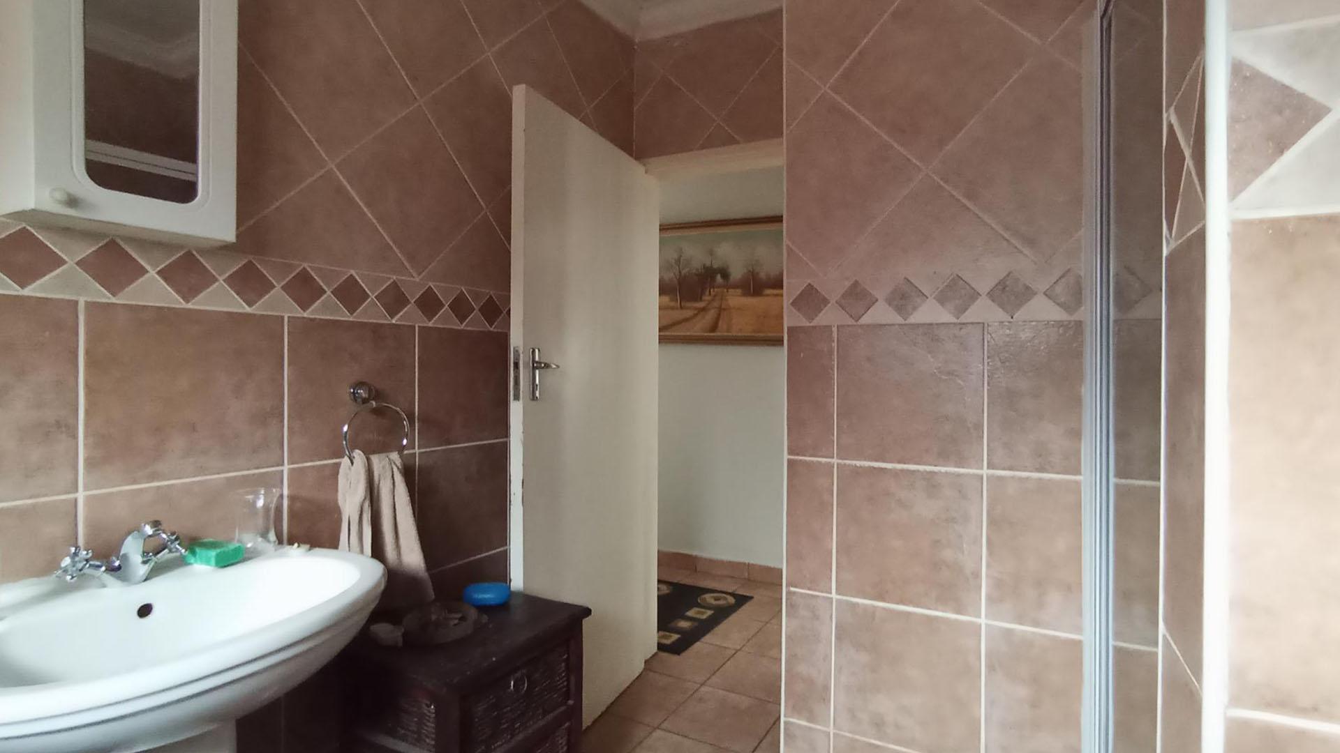 Bathroom 2 - 7 square meters of property in Bronkhorstspruit