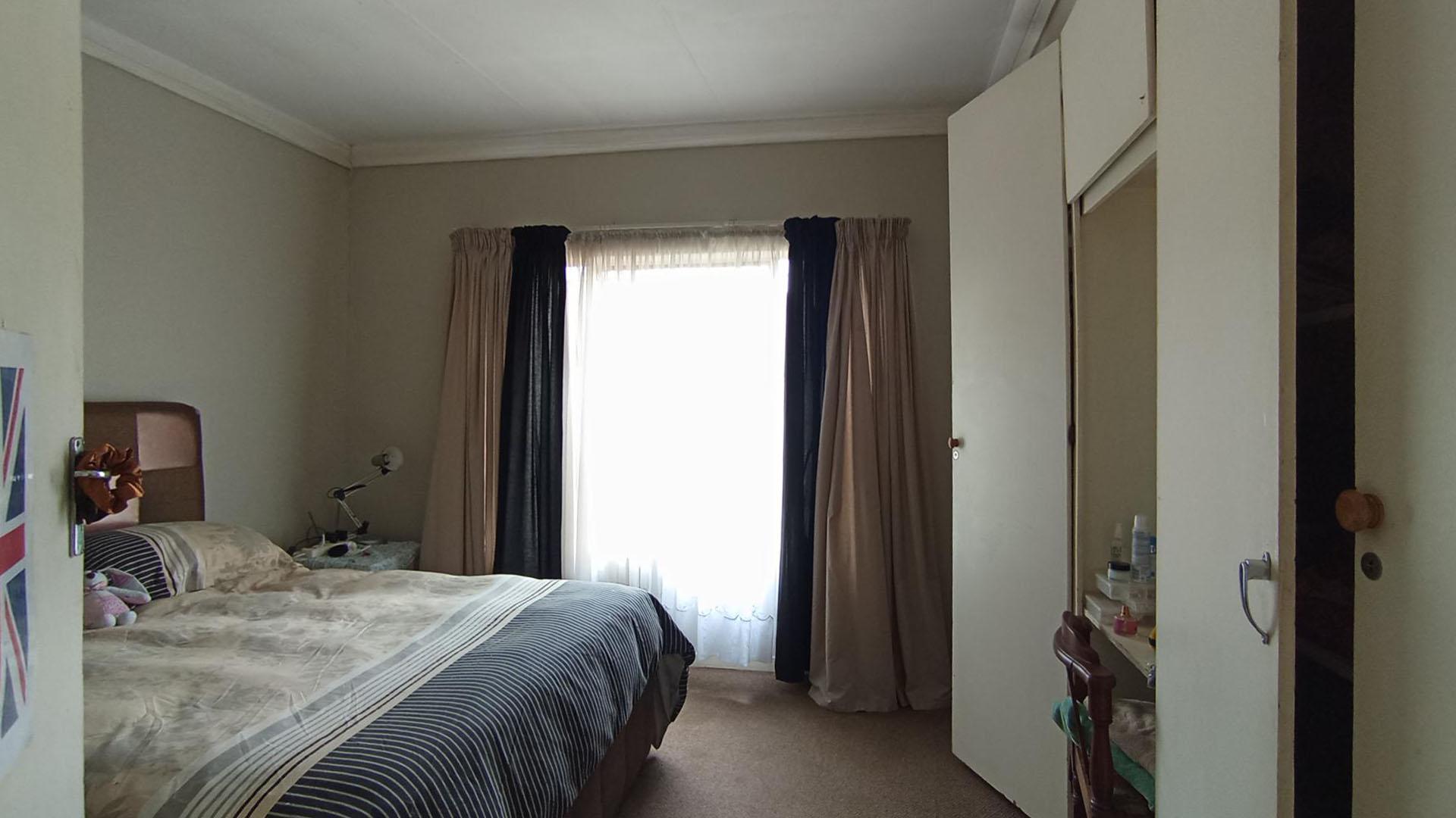 Bed Room 2 - 16 square meters of property in Bronkhorstspruit