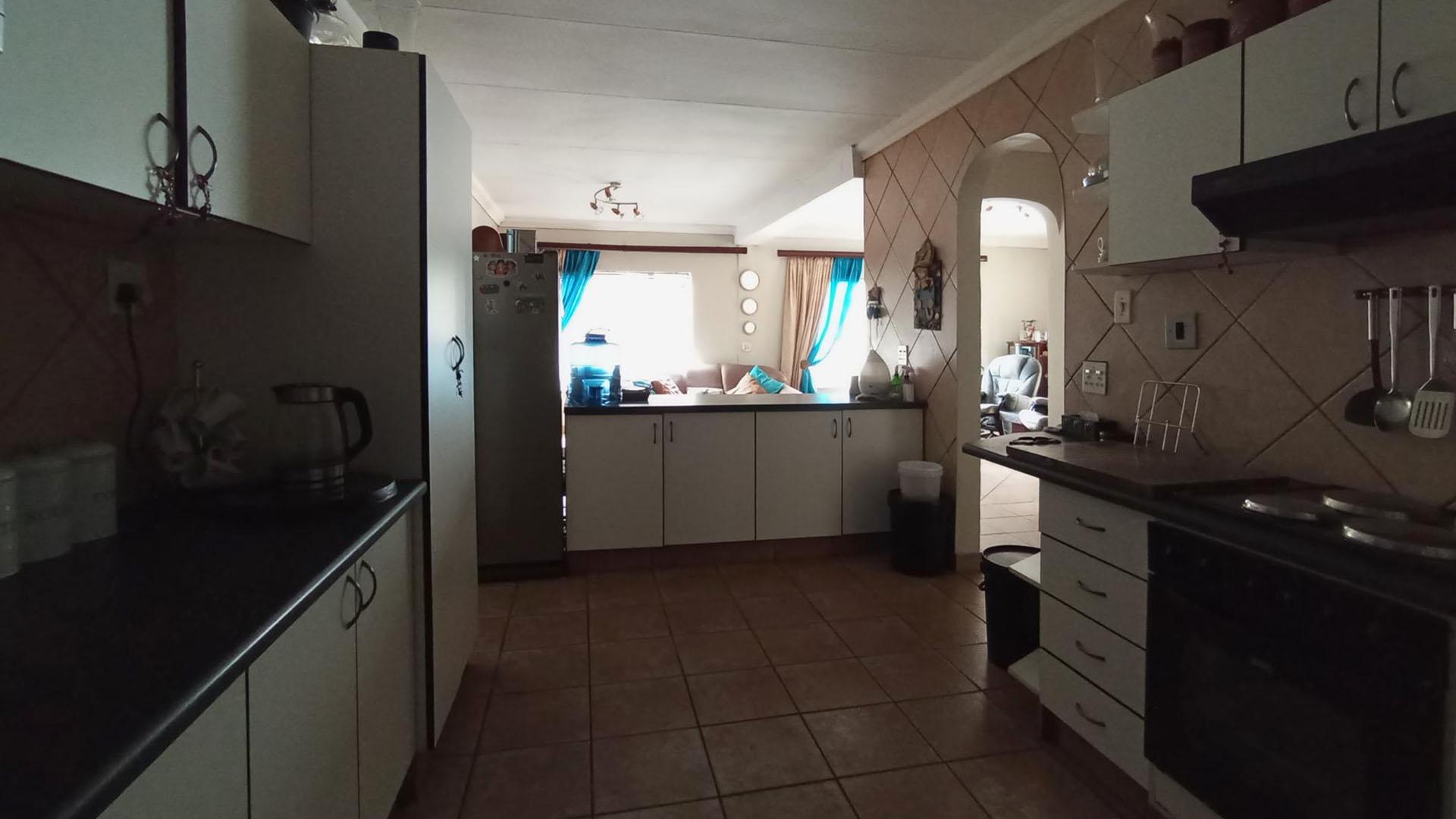 Kitchen - 15 square meters of property in Bronkhorstspruit