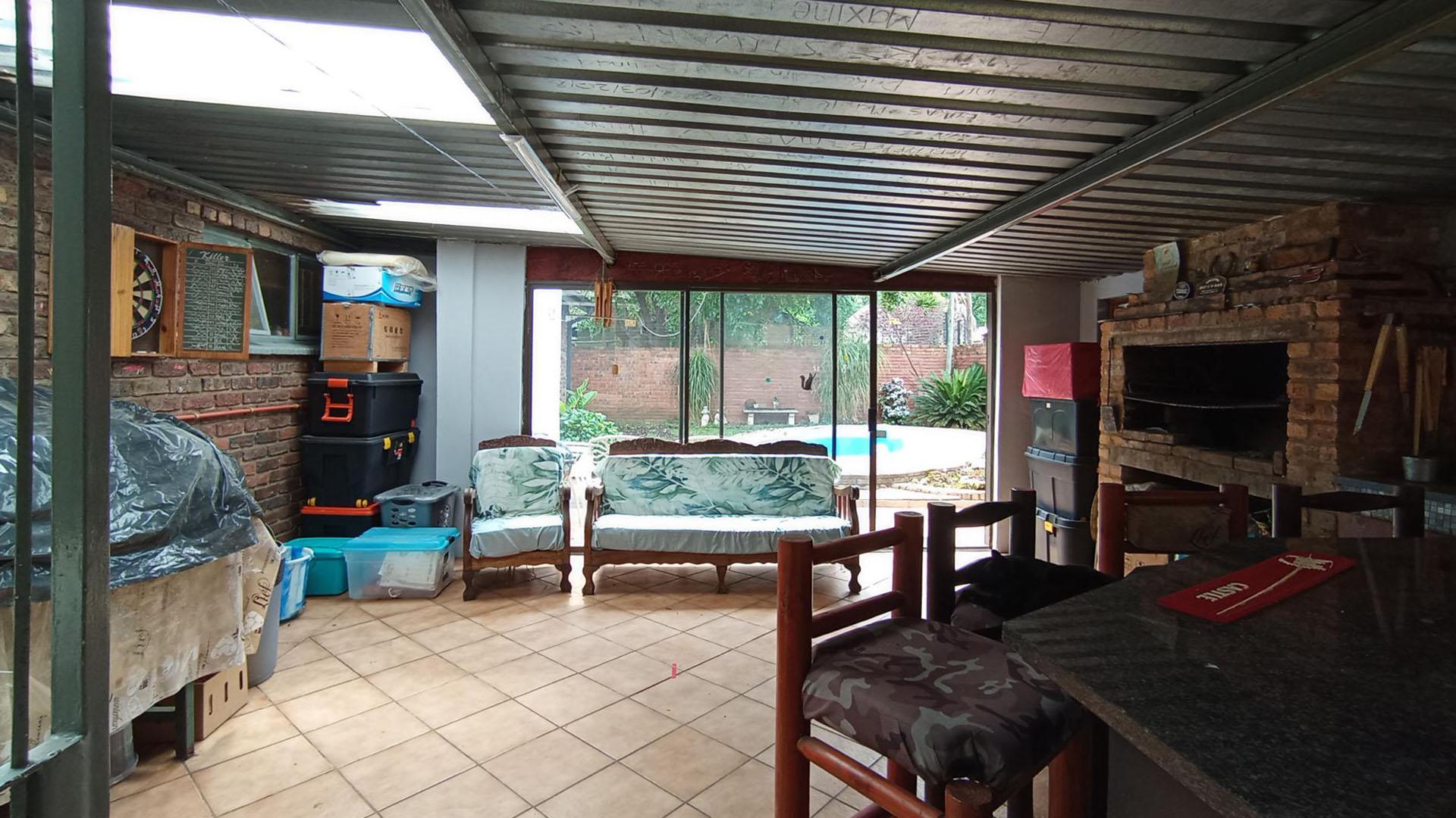 Patio - 43 square meters of property in Bronkhorstspruit
