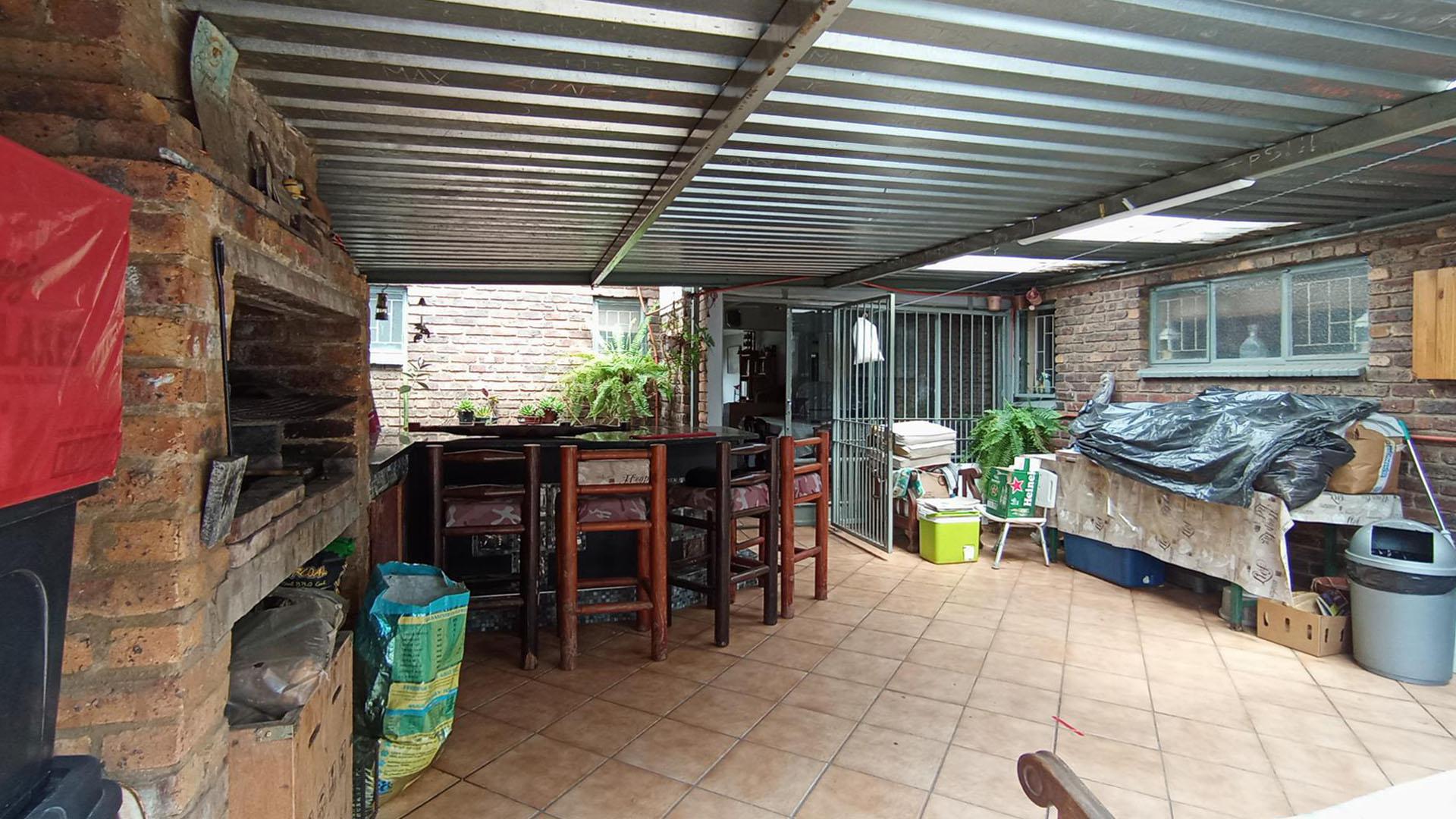 Patio - 43 square meters of property in Bronkhorstspruit