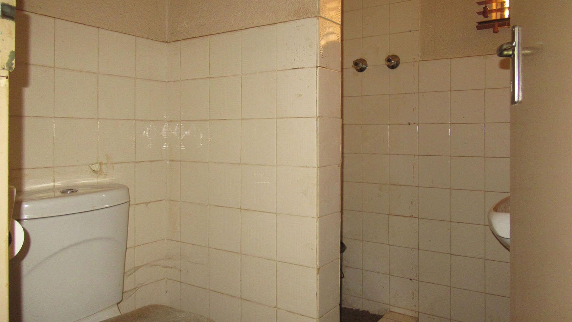 Bathroom 1 - 3 square meters of property in Allen’s Nek