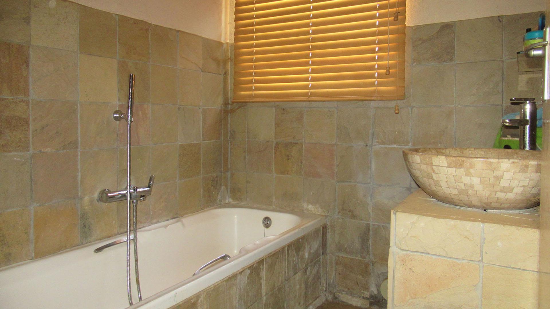 Bathroom 2 - 5 square meters of property in Allen’s Nek