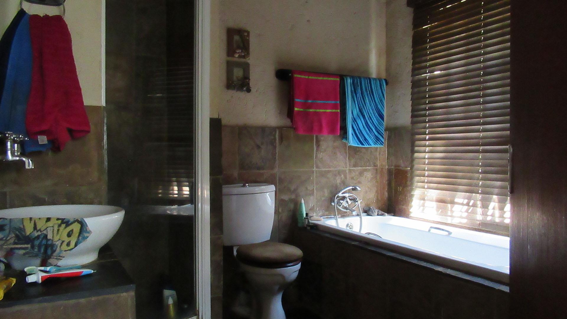 Main Bathroom - 8 square meters of property in Allen’s Nek