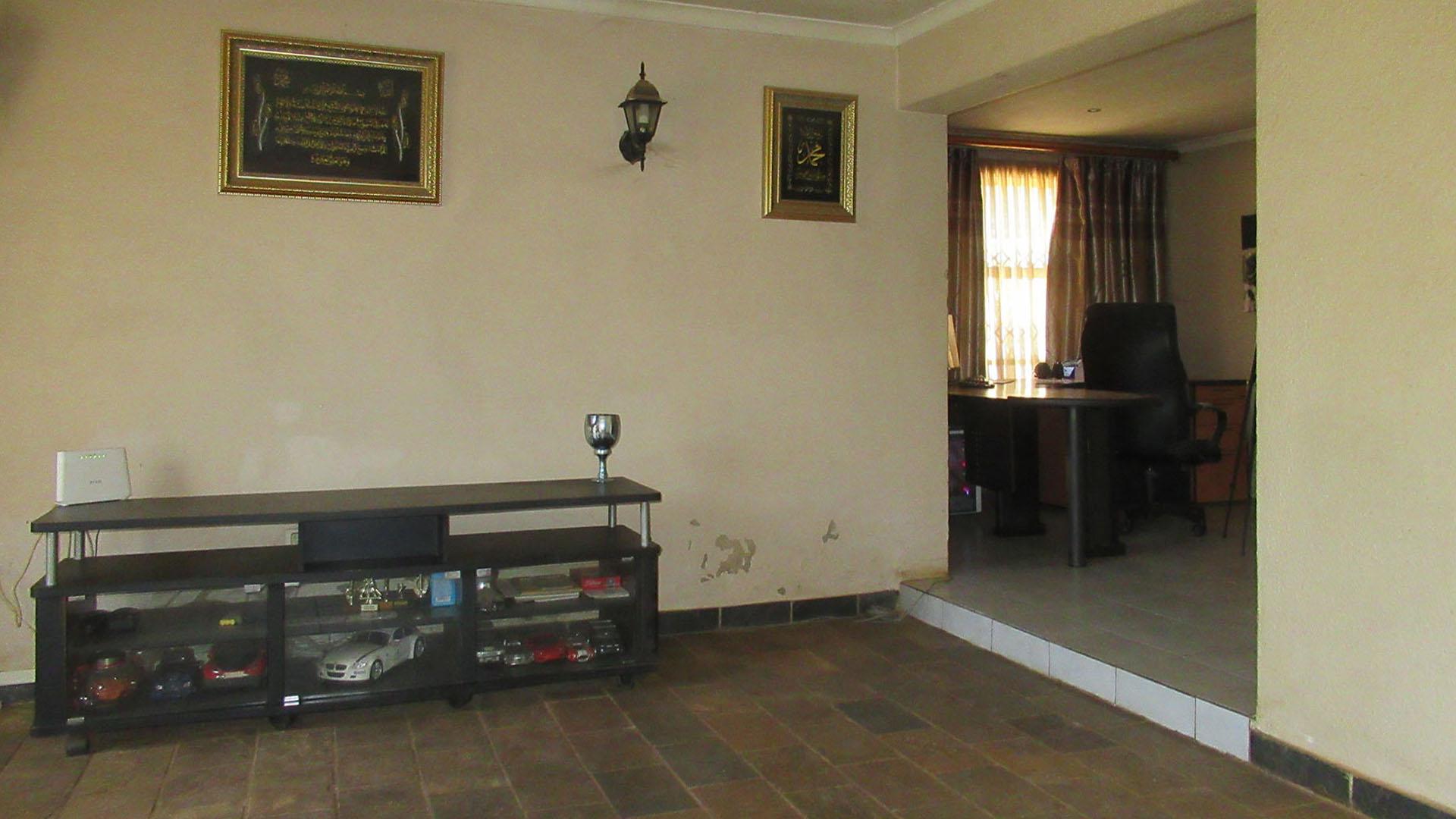 Lounges - 17 square meters of property in Allen’s Nek