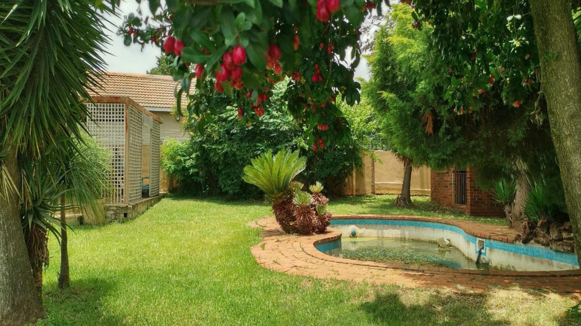 Swimming Pool of property in Allen’s Nek