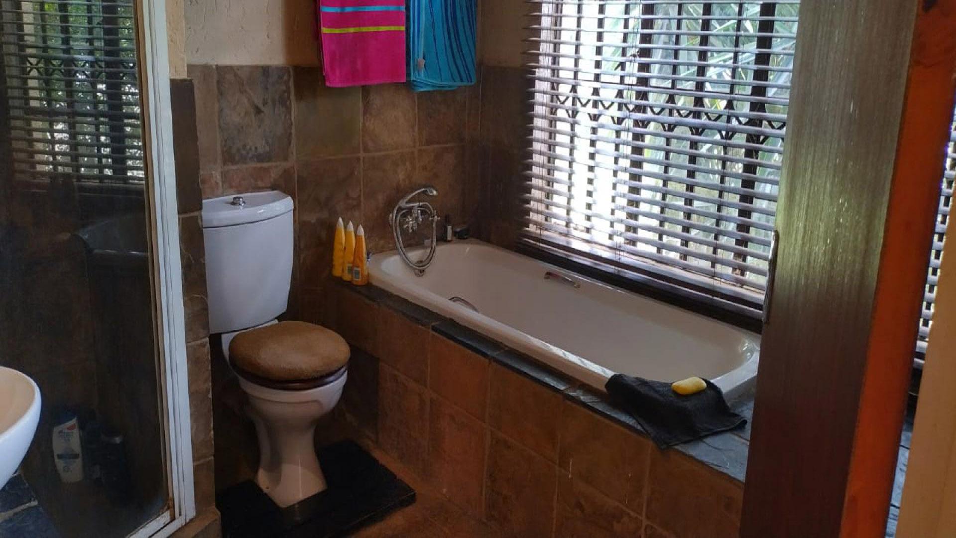 Bathroom 2 - 5 square meters of property in Allen’s Nek