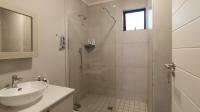 Main Bathroom - 6 square meters of property in Midridge Park