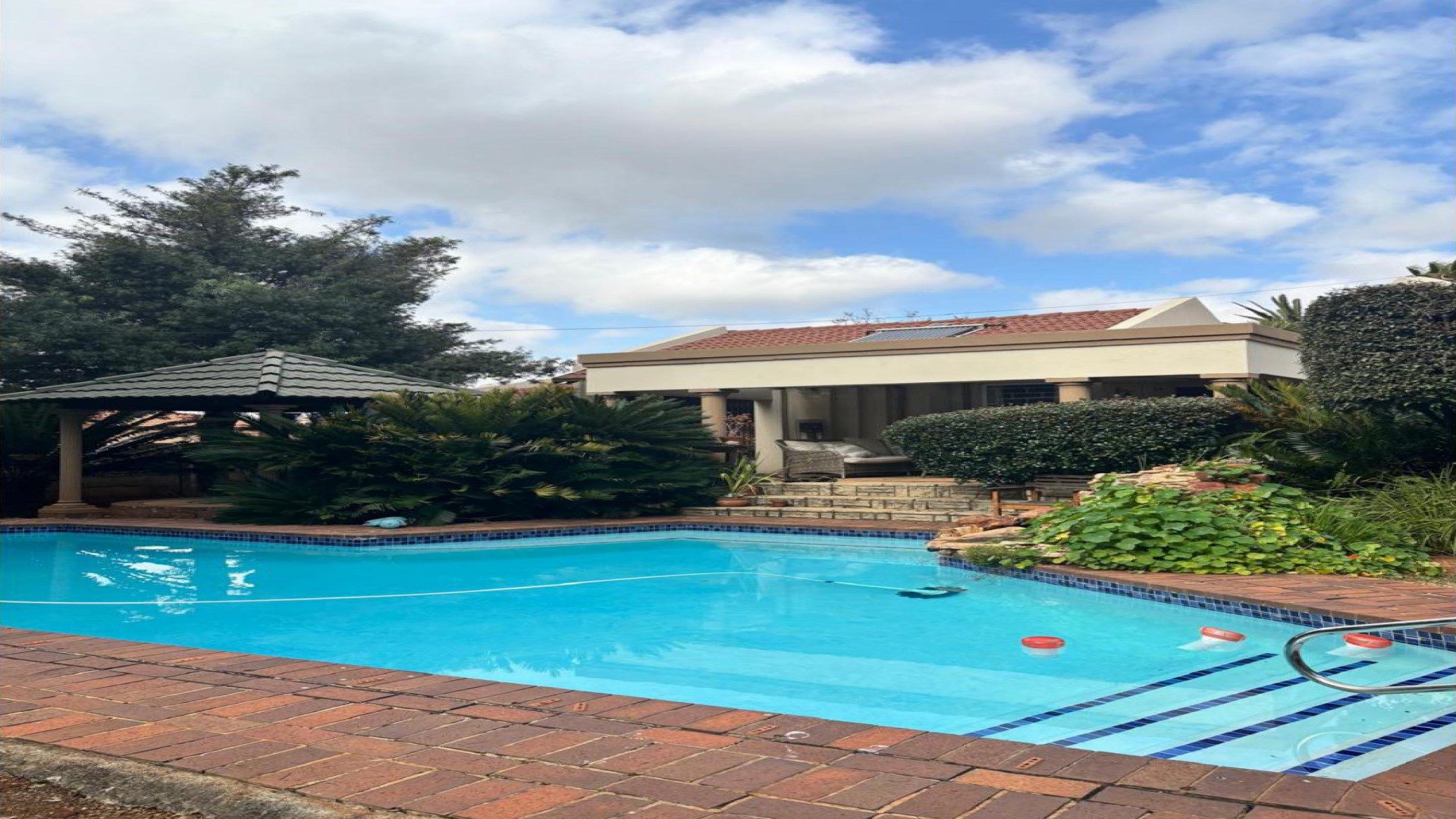 Swimming Pool of property in Weltevreden Park
