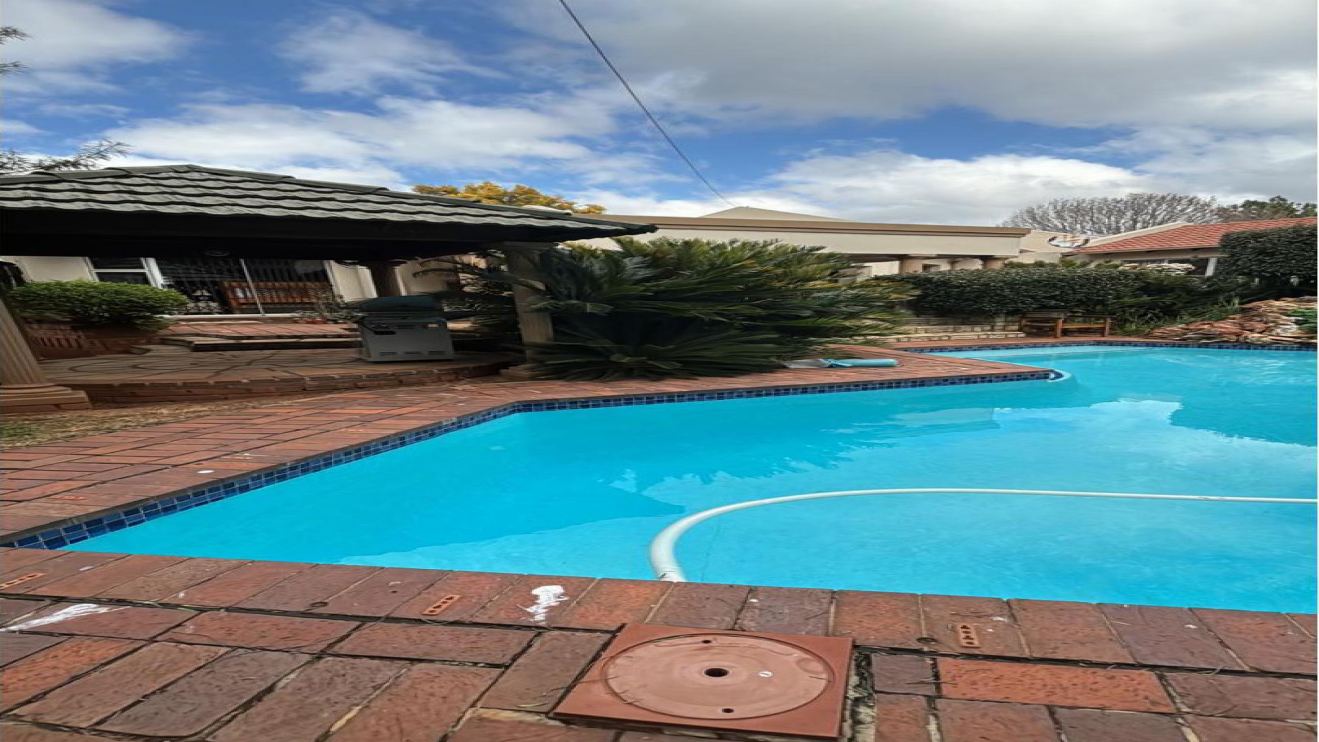 Swimming Pool of property in Weltevreden Park