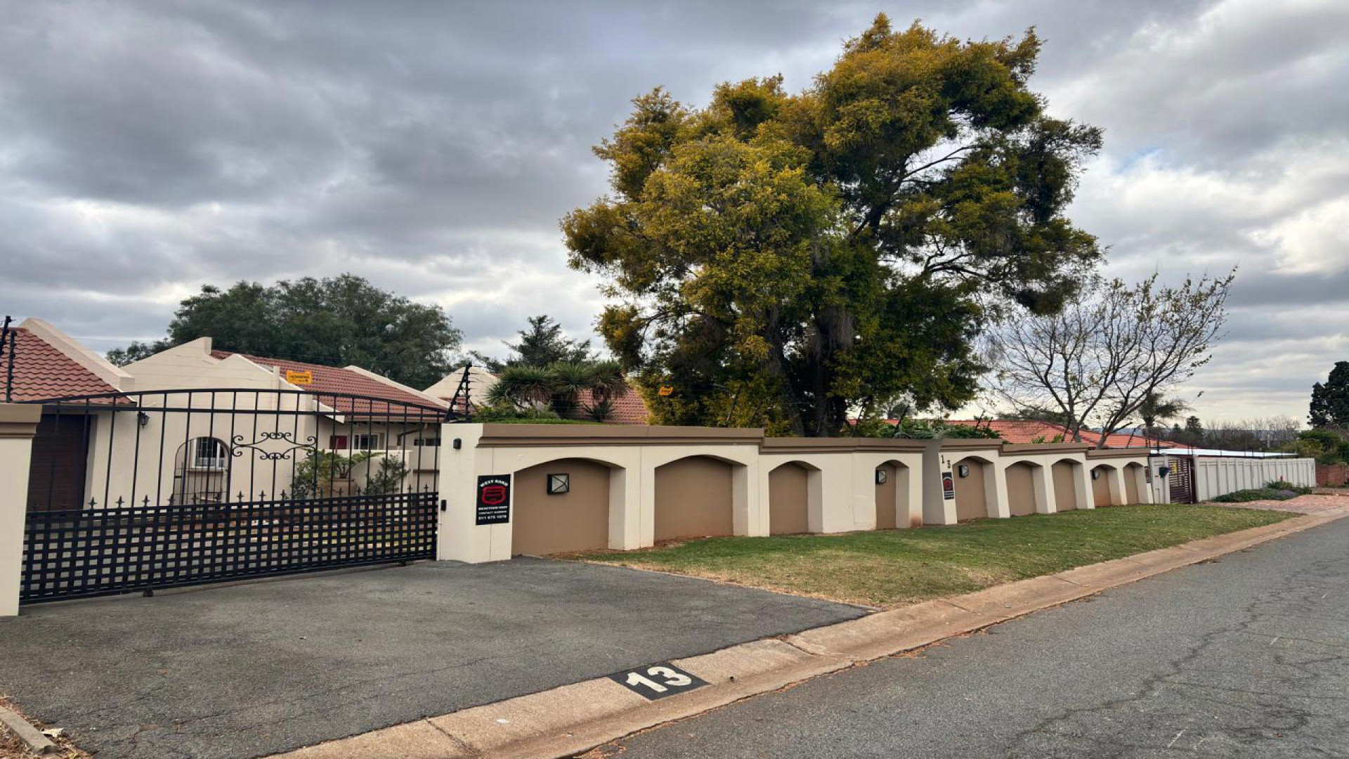 Front View of property in Weltevreden Park