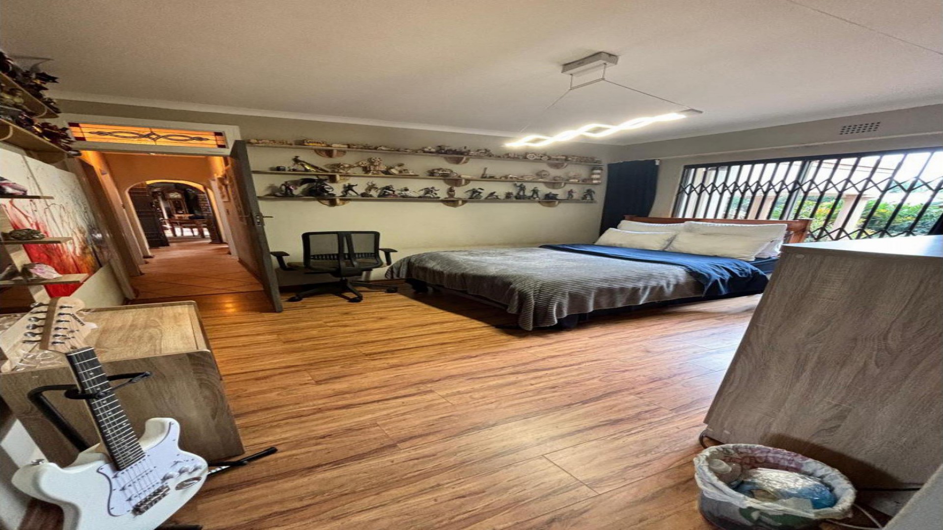 Bed Room 1 of property in Weltevreden Park