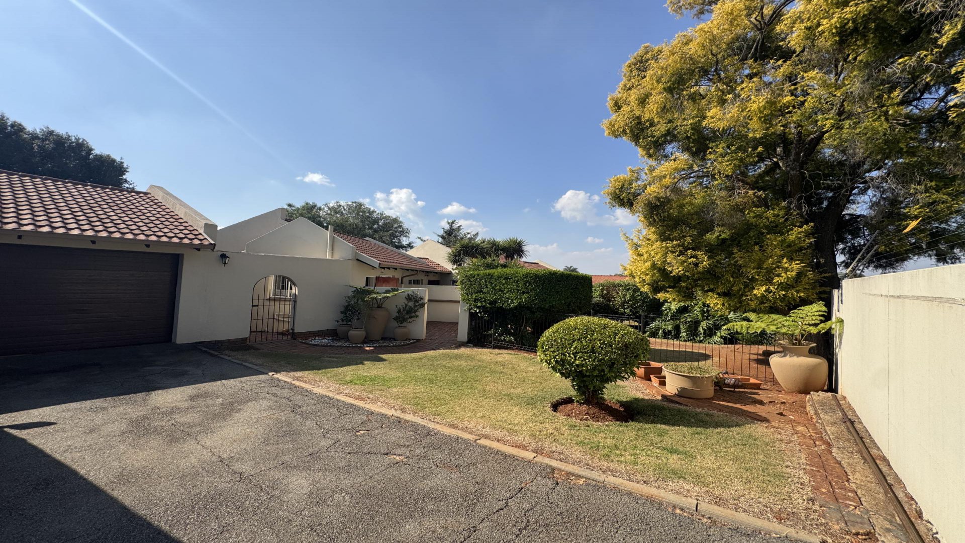 Front View of property in Weltevreden Park