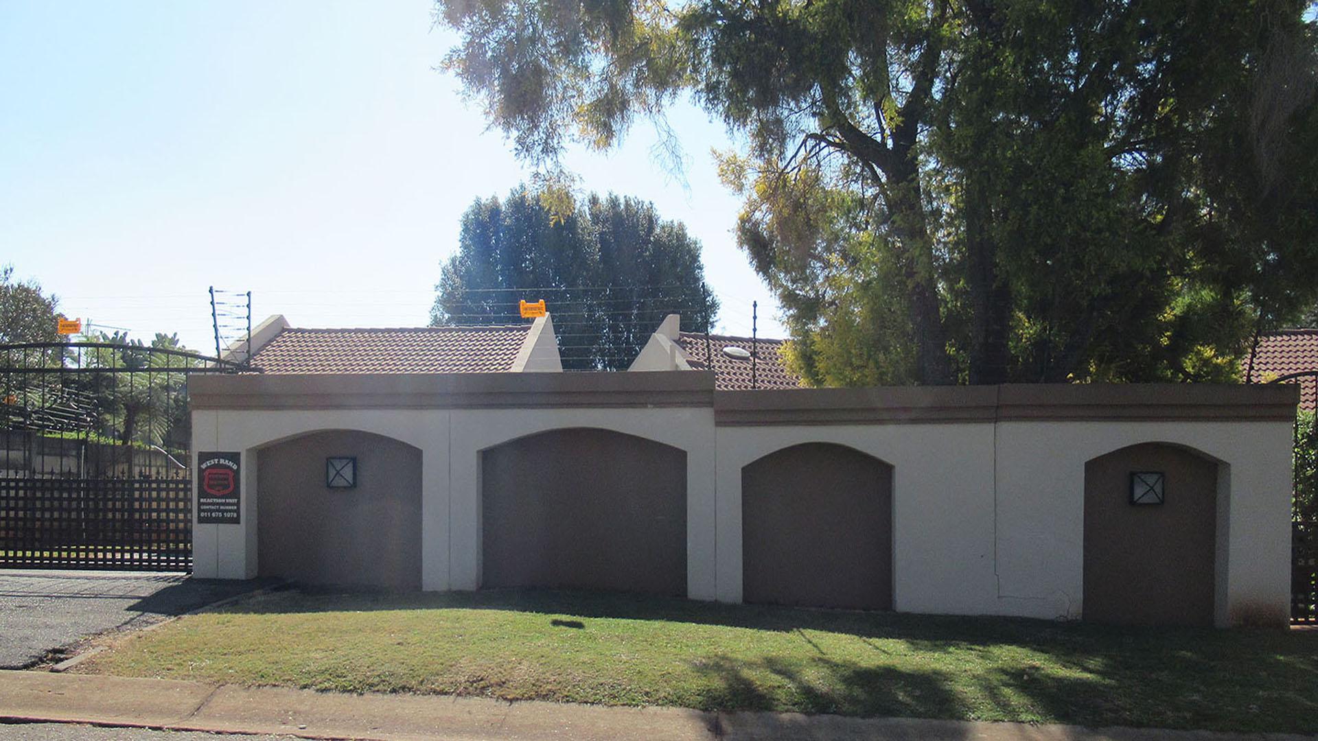 Front View of property in Weltevreden Park