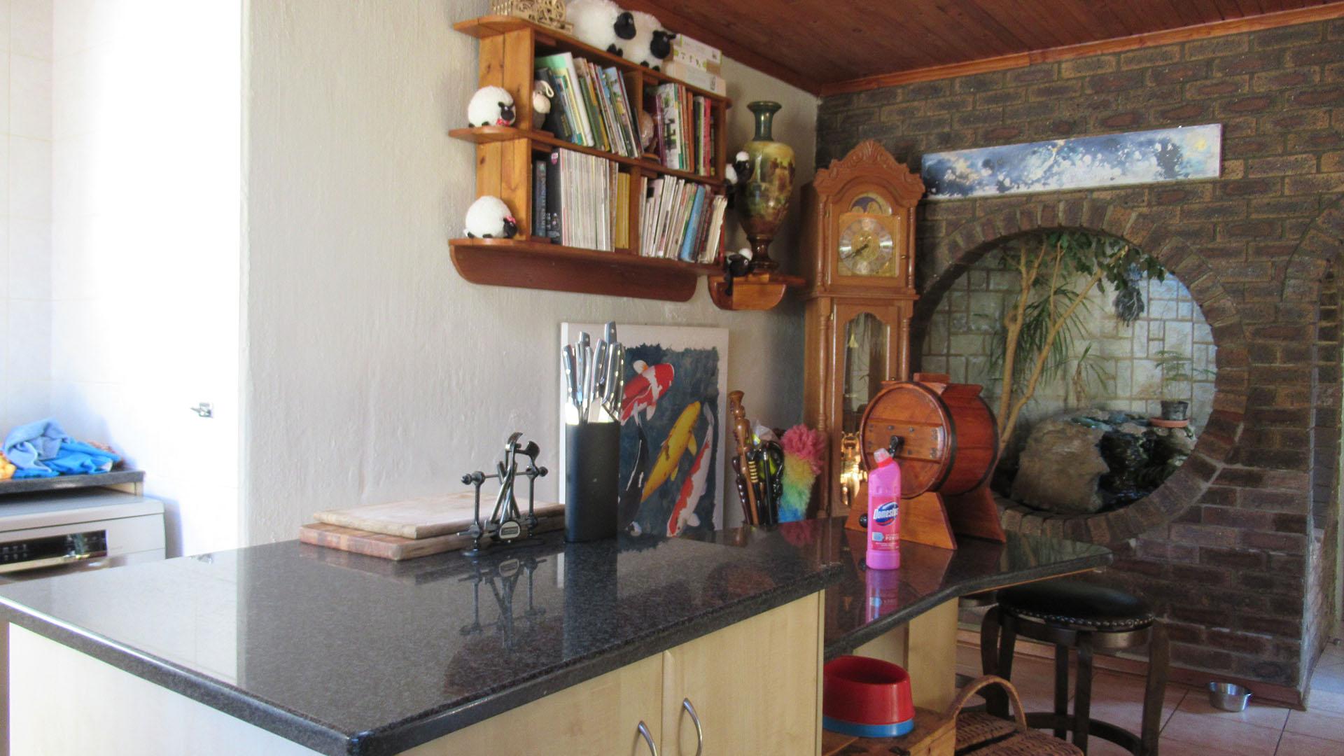 Kitchen - 27 square meters of property in Weltevreden Park