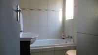 Bathroom 2 - 5 square meters of property in Weltevreden Park