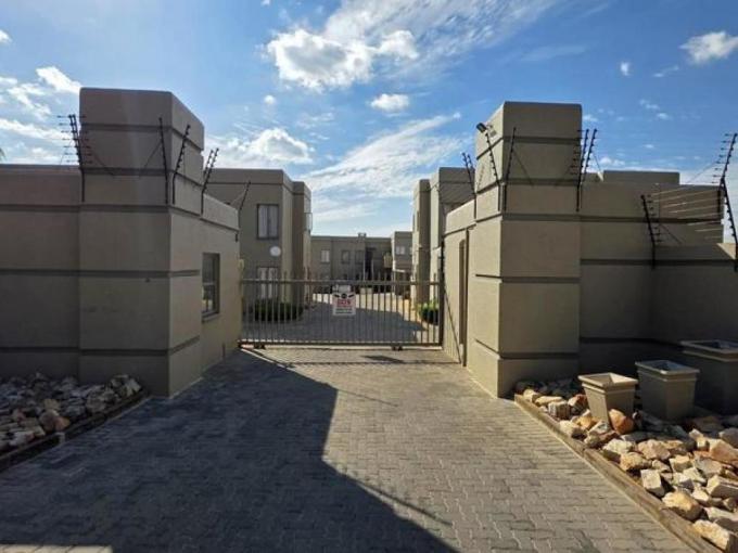 2 Bedroom Simplex for Sale For Sale in Magalieskruin - MR696171