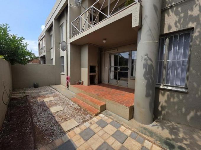 3 Bedroom Simplex for Sale For Sale in Magalieskruin - MR696172