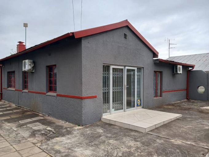 Commercial to Rent in Rustenburg - Property to rent - MR696177