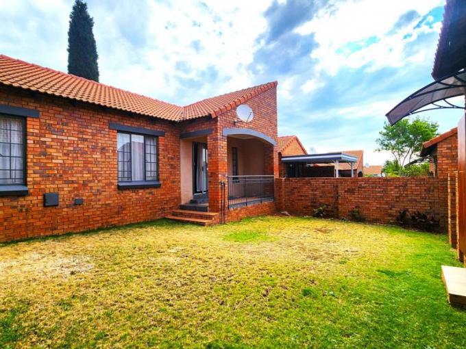 2 Bedroom Simplex for Sale For Sale in Mooikloof Ridge - MR696181