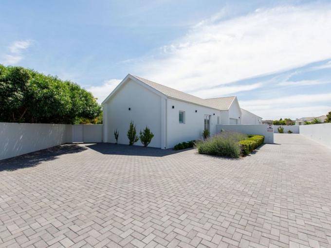 6 Bedroom House for Sale For Sale in Langebaan - MR696185