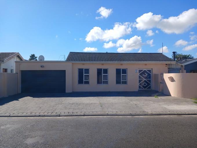 6 Bedroom House for Sale For Sale in Zeekoei Vlei - MR696209