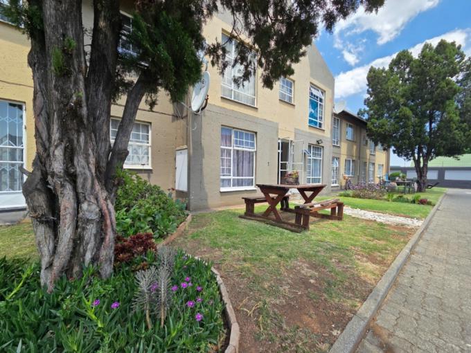 3 Bedroom Apartment for Sale For Sale in Verwoerdpark - MR696219