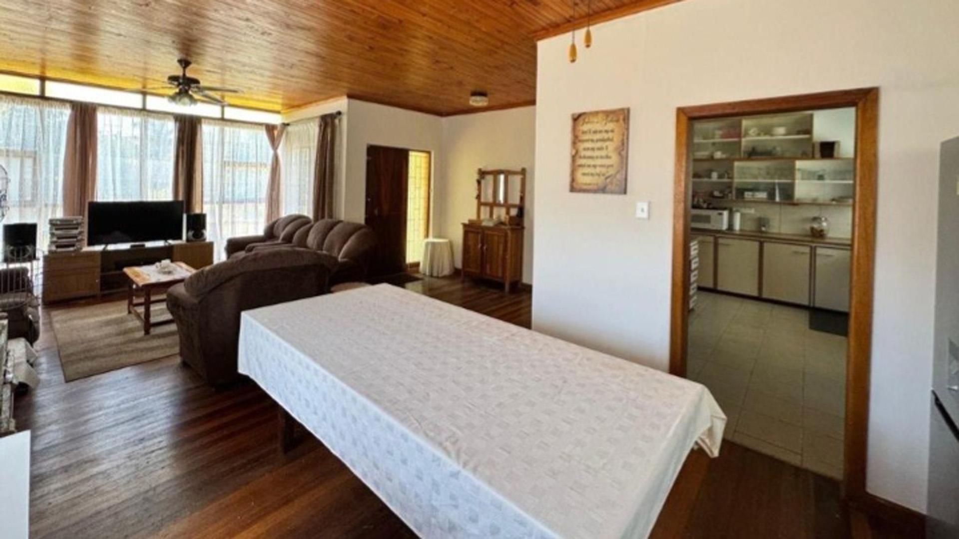 Dining Room of property in Vanes Estate