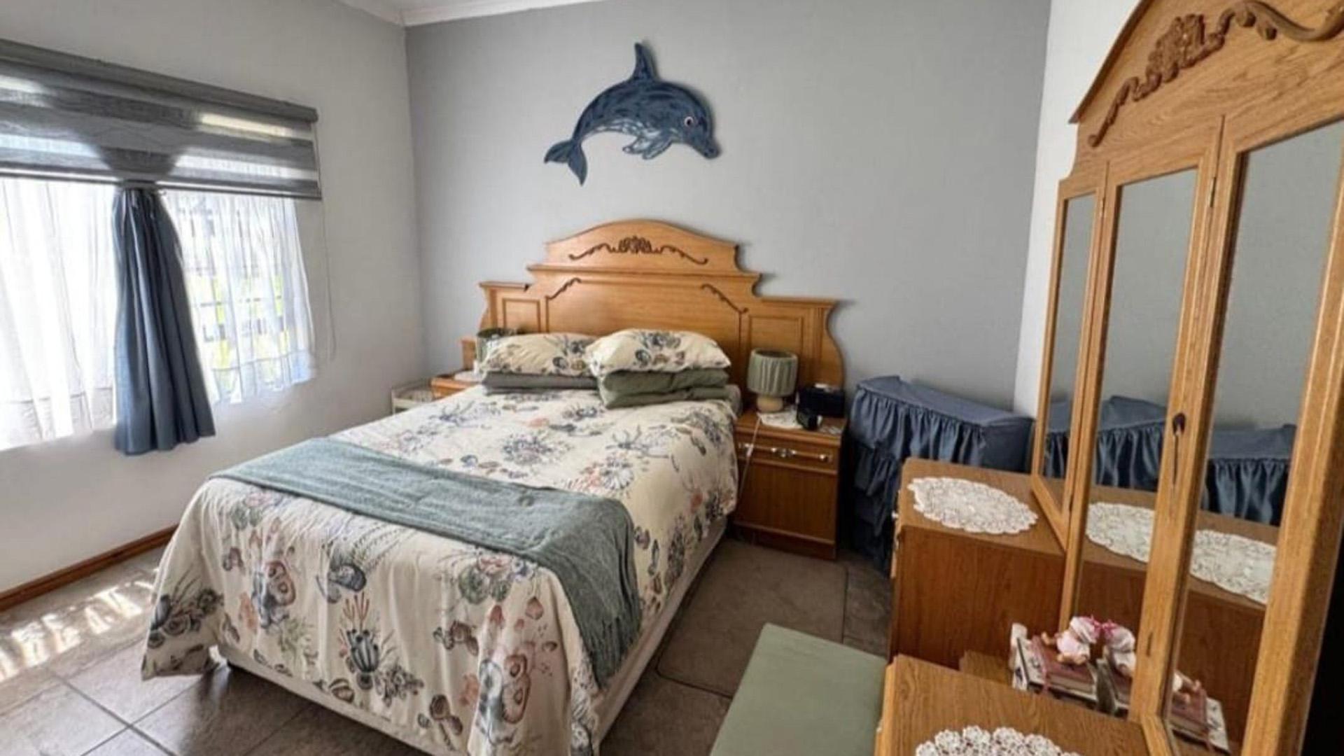 Bed Room 1 of property in Vanes Estate