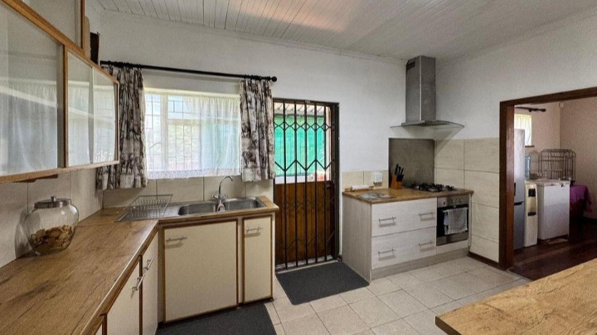 Kitchen of property in Vanes Estate