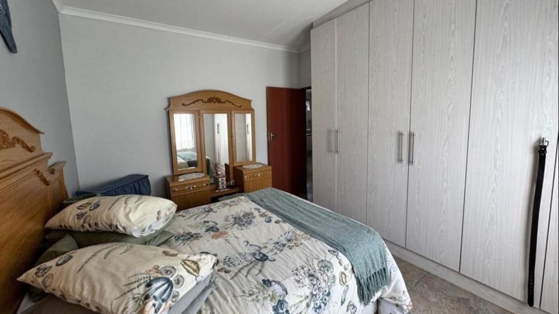 Bed Room 1 of property in Vanes Estate