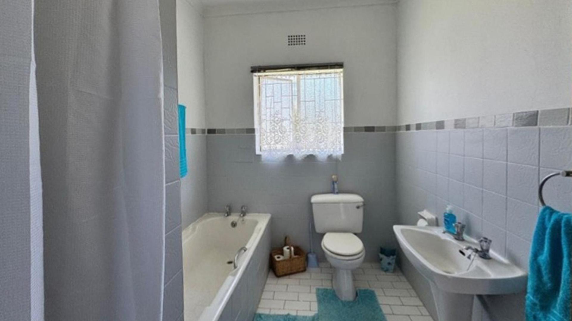 Bathroom 2 of property in Vanes Estate