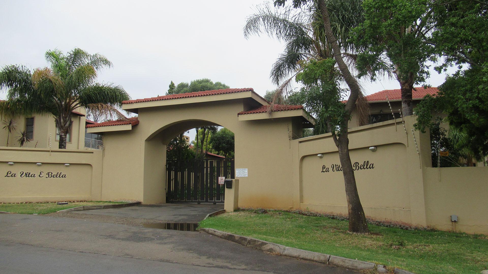 Front View of property in Ruimsig