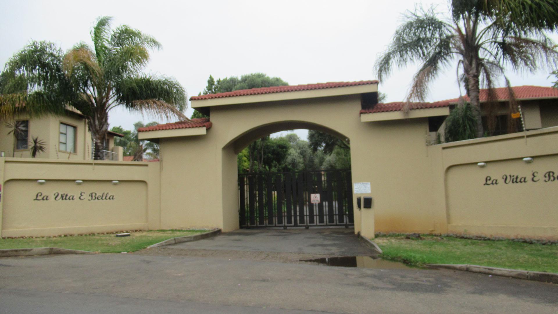 Front View of property in Ruimsig