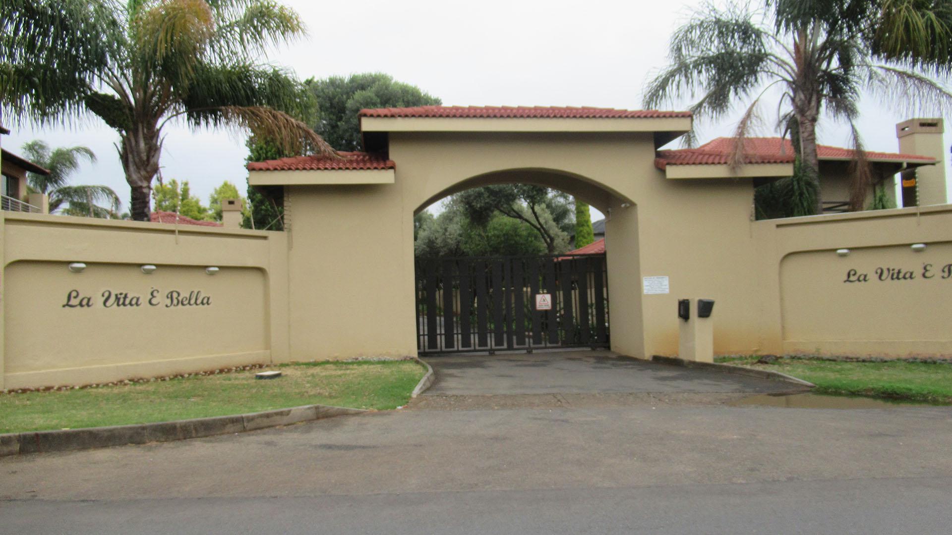Front View of property in Ruimsig