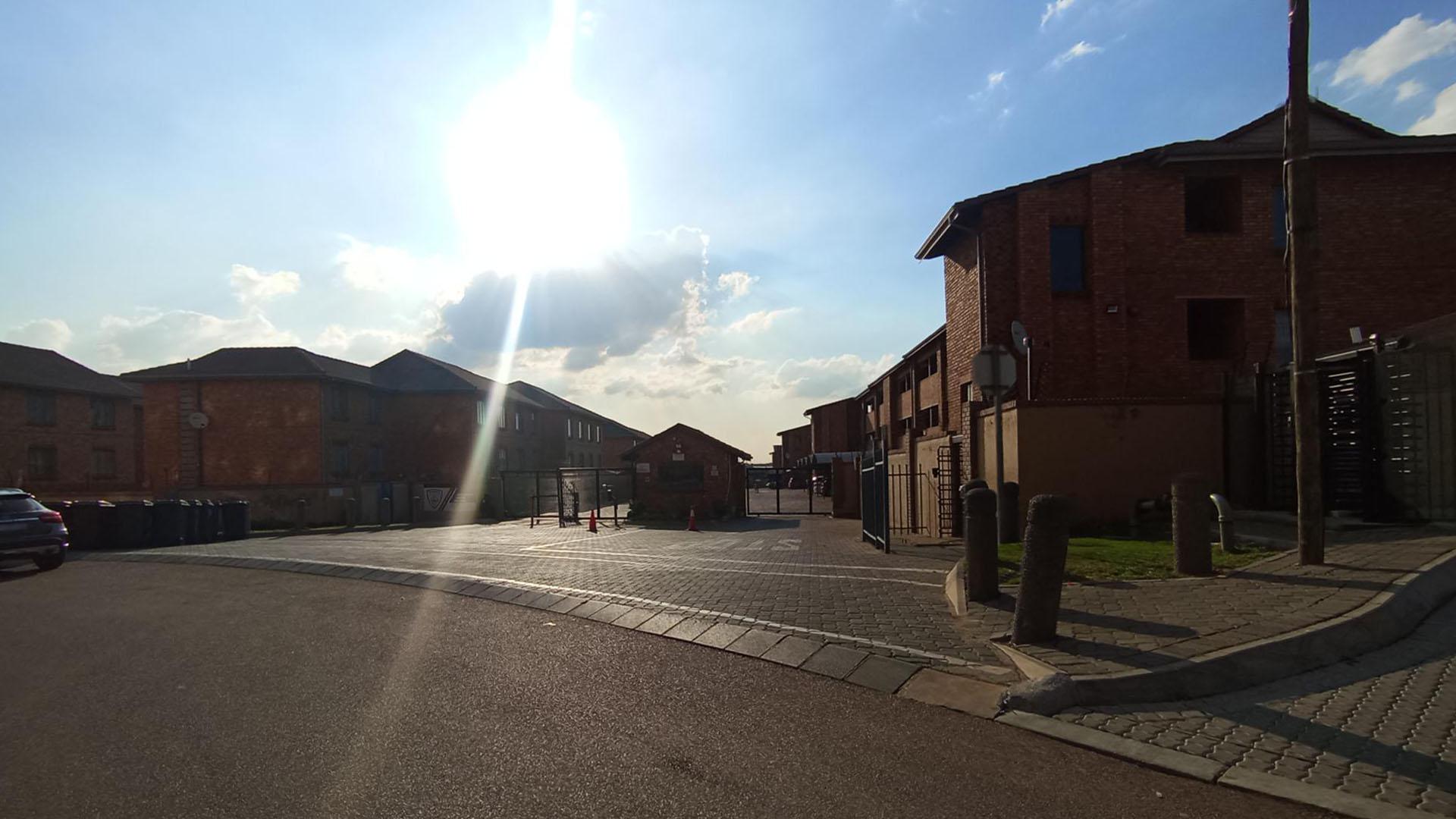 Front View of property in Grand Central