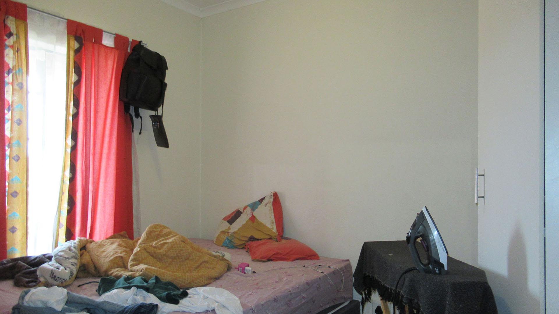 Bed Room 2 - 11 square meters of property in Grand Central