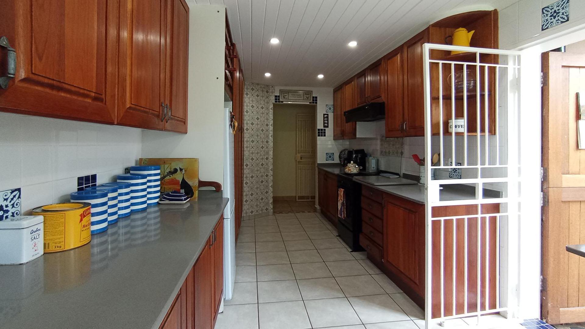 Kitchen - 19 square meters of property in Doringkloof