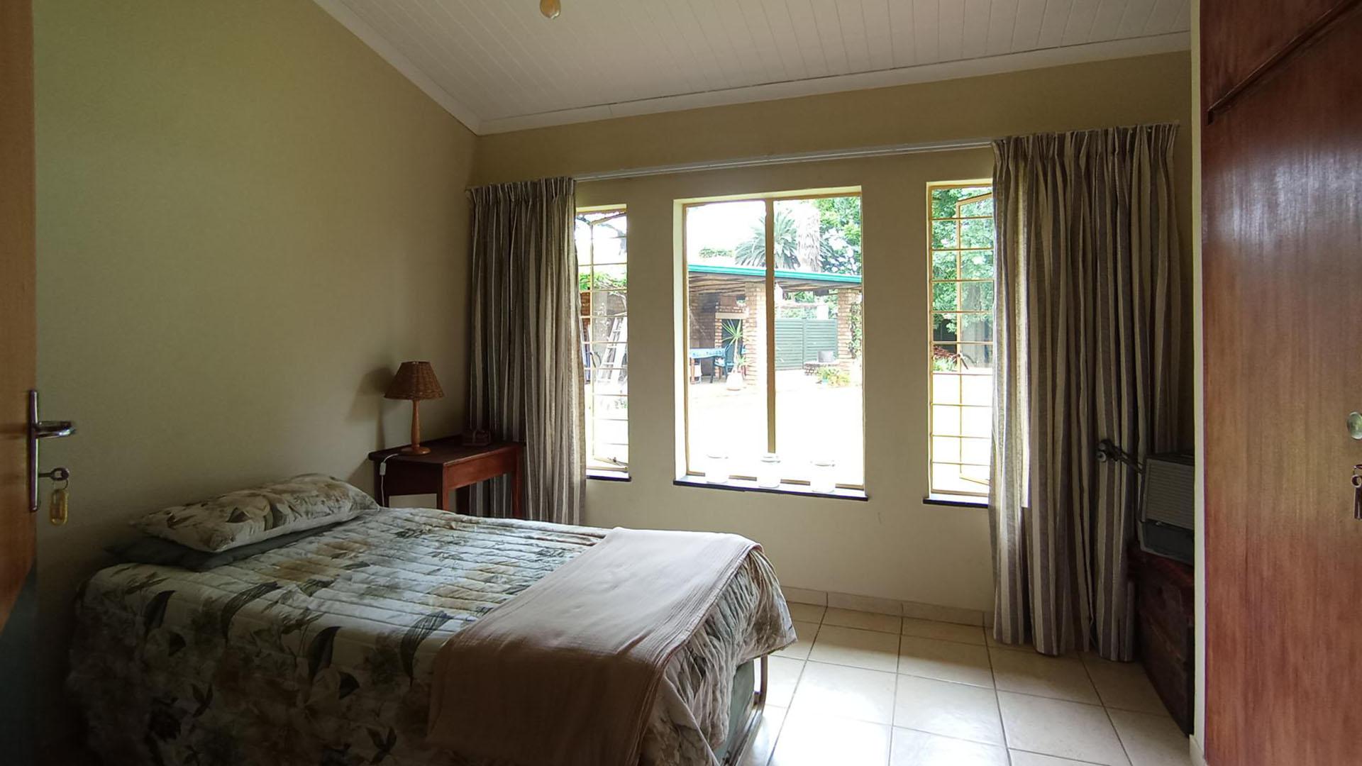 Bed Room 2 - 14 square meters of property in Doringkloof