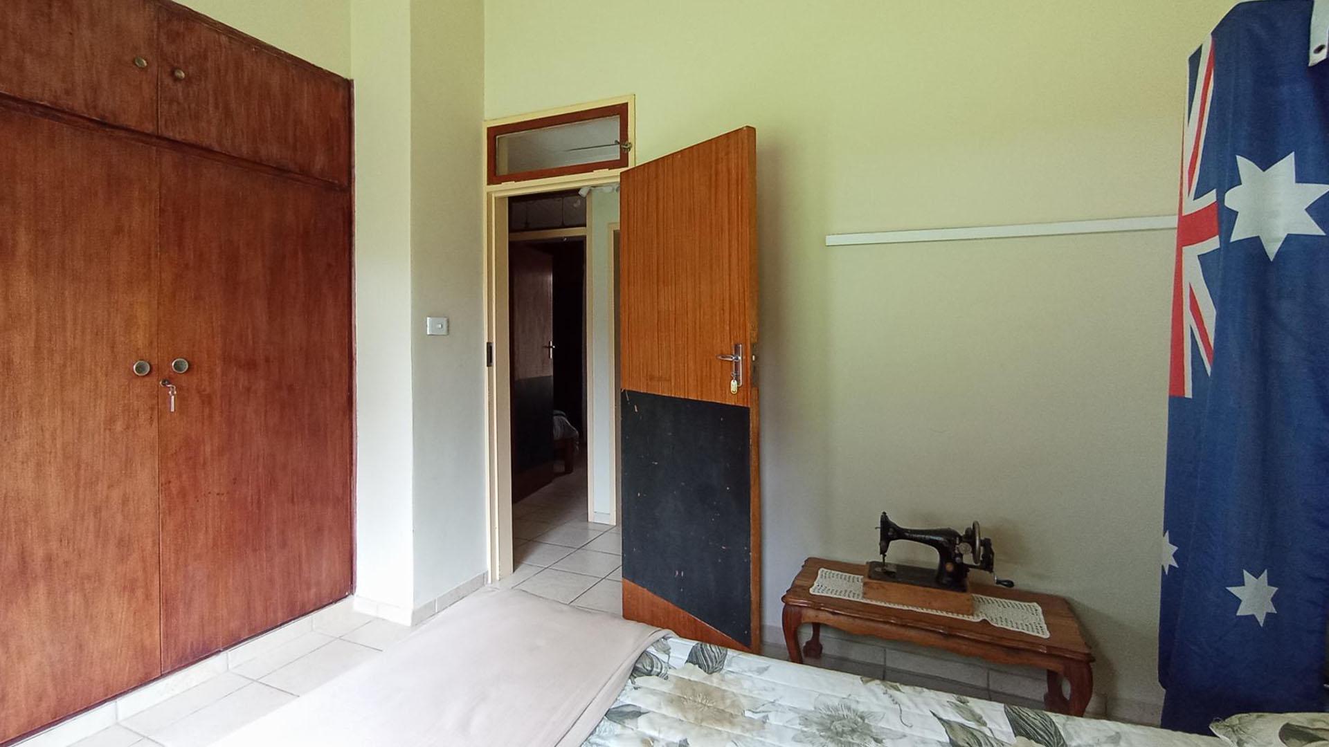 Bed Room 2 - 14 square meters of property in Doringkloof