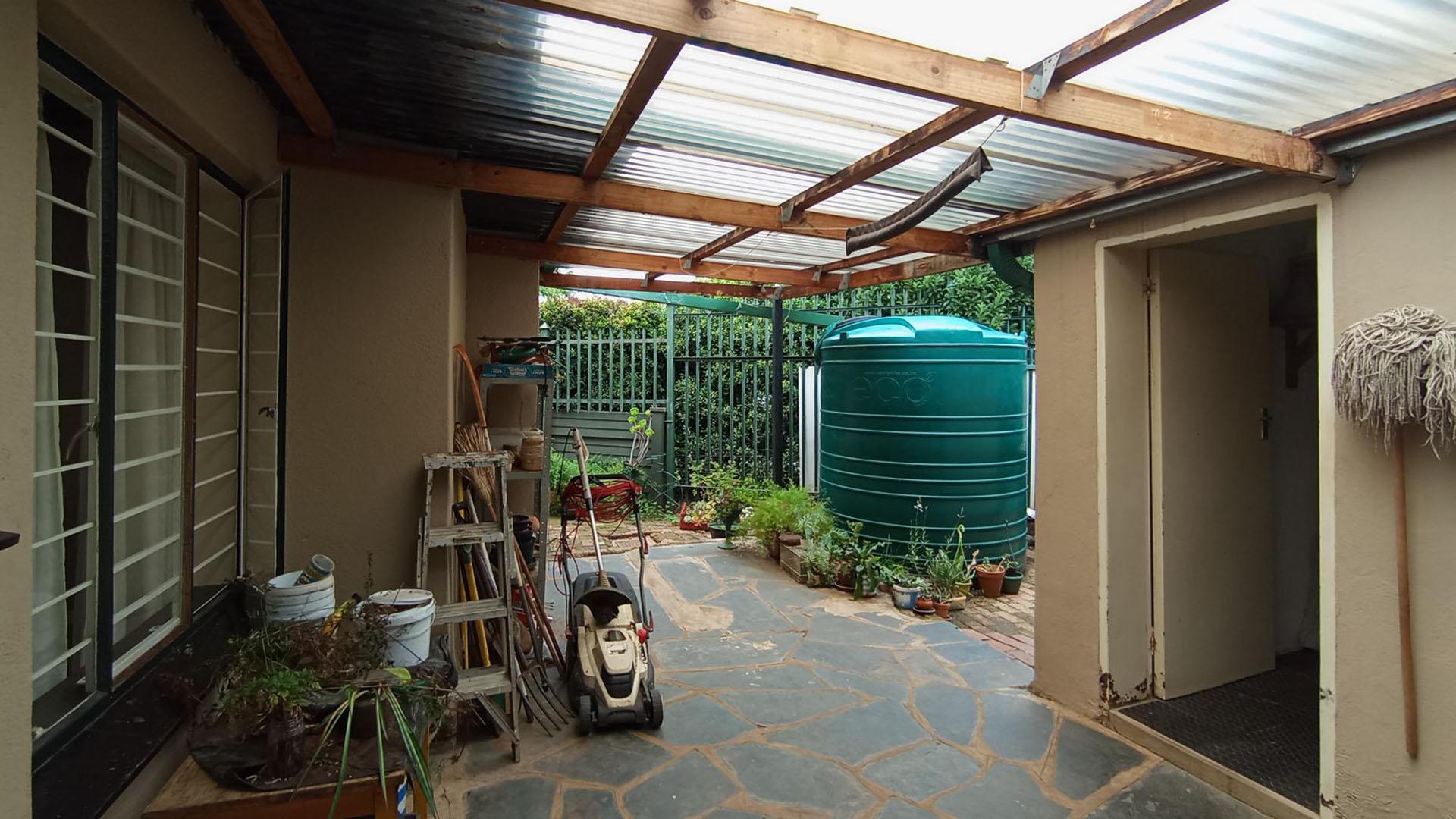 Patio - 18 square meters of property in Doringkloof