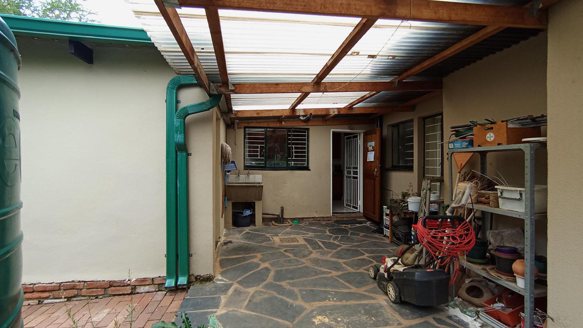 Patio - 18 square meters of property in Doringkloof