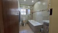 Bathroom 1 of property in Doringkloof
