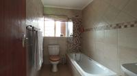 Bathroom 1 - 5 square meters of property in Doringkloof