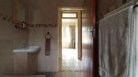 Bathroom 1 - 5 square meters of property in Doringkloof